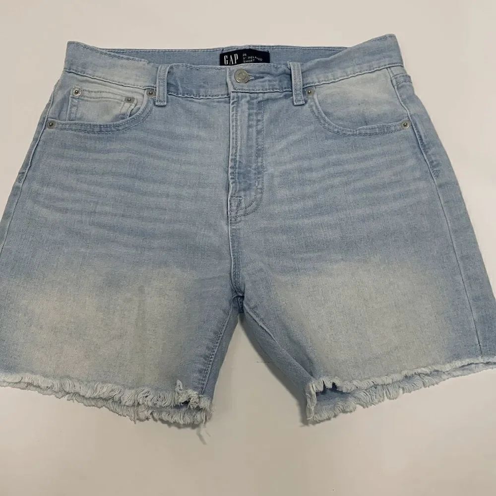 GAP Denim Frayed Light Wash 5" Relaxed Short